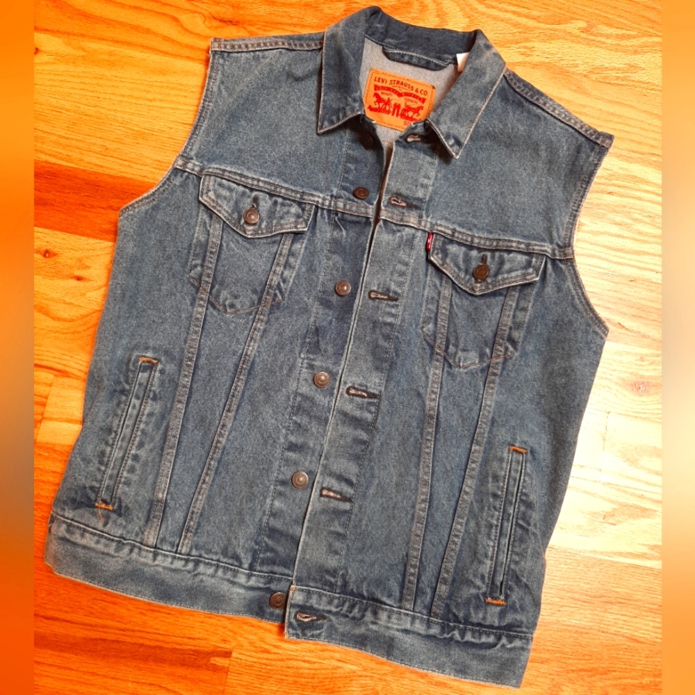 Levi's Denim Vest. NEW NEVER WORN